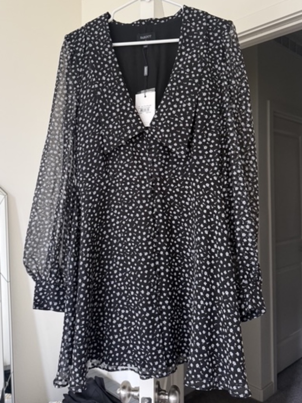 NWT Bardot Ditsy Floral Mini Dress in Size XL - Color Black & White